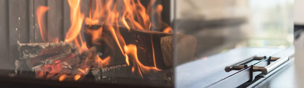 closeup feu de cheminée moderne archiflam